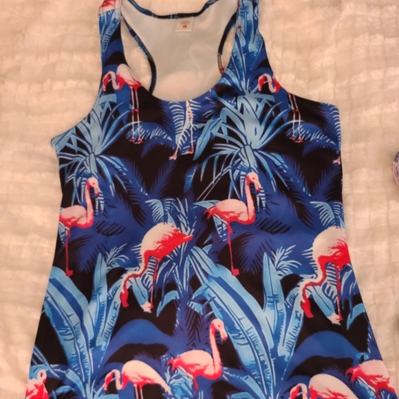 2 Women's racer back tank tops - Picture 2 of 5